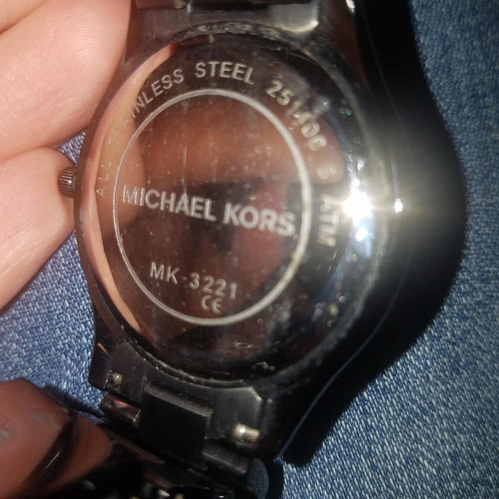 women watch - Picture 5 of 5